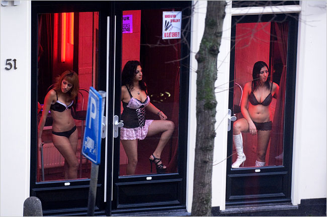 http://travellingeurope.files.wordpress.com/2009/11/amsterdamprostitutes.jpg